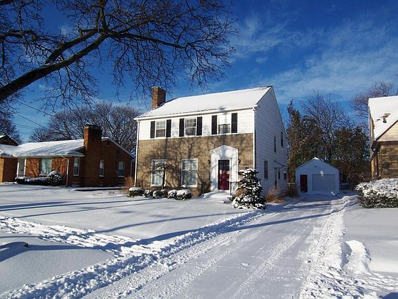 2nd image of 729 Pine Ave NW