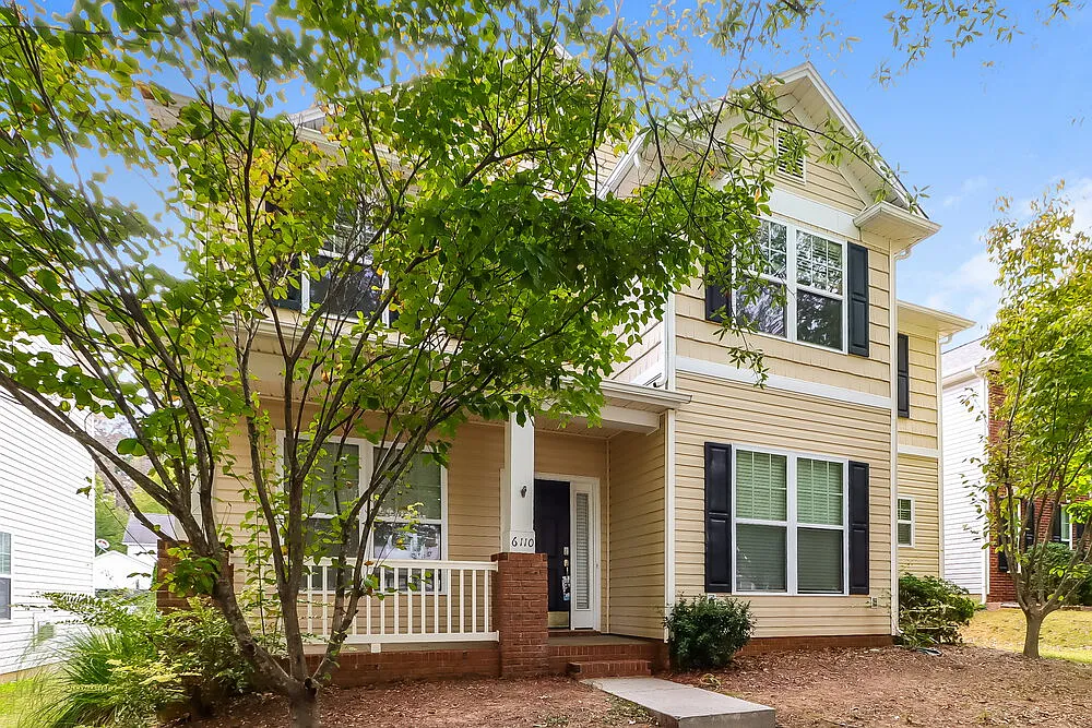 4 bed, 2.5 bath, 2600 sqft, $2,300 — Photo 4