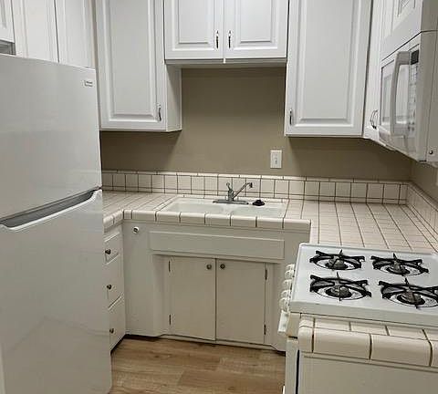 2nd image of 2-1609 Electric Ave #2