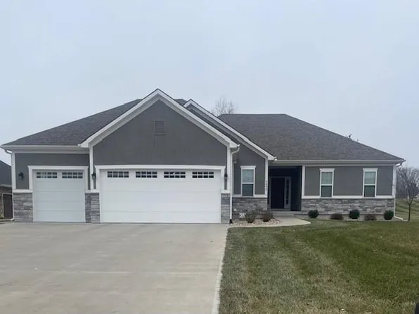 4802 Corinth Dr, Saint Joseph, MO 64506
