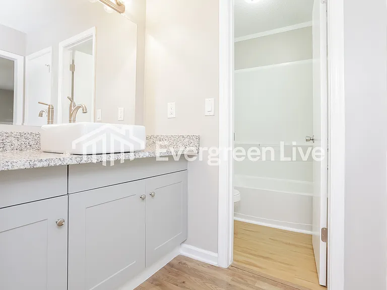 572 Parlock Rd — Photo 11