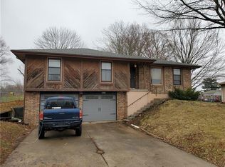 6609 S Elm St, Pleasant Valley, MO 64068