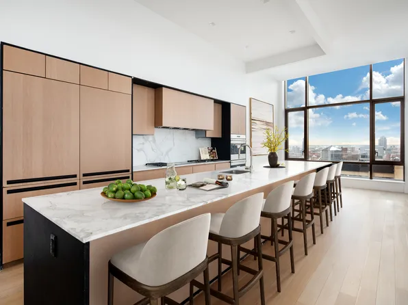 215 East 19th Street image 2 of 15