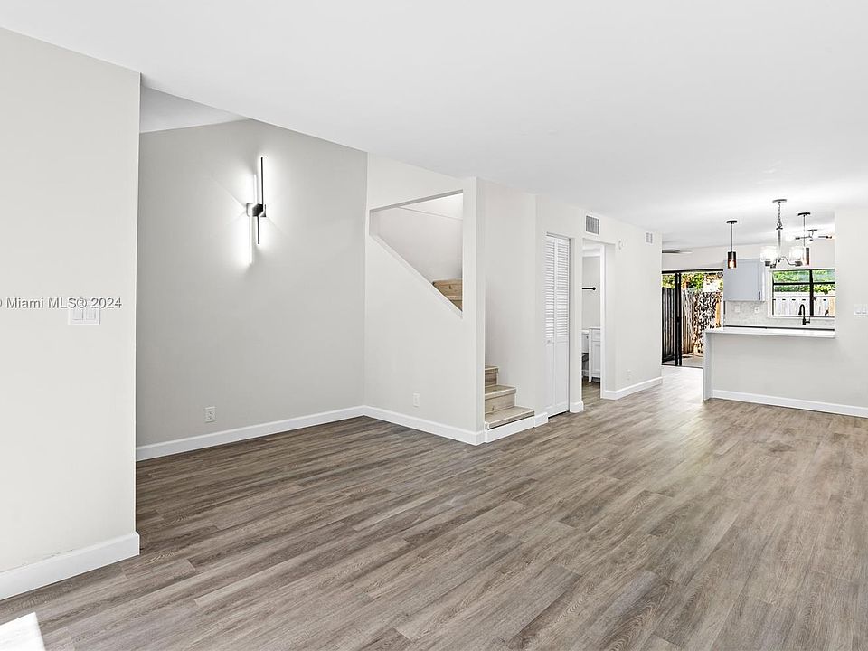 1st image of 357 City View Dr