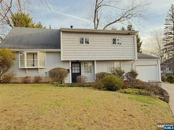 601 Johnson Pl, Northvale, NJ 07647
