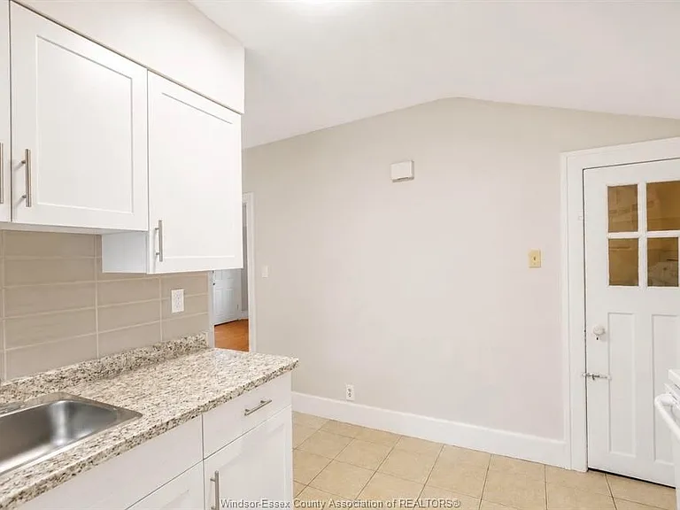 2177 Dougall Ave #UPPER — Photo 4