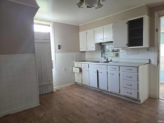 5th image of 915 N Evans Ave