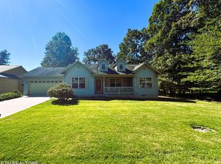 1020 Iroquois Ln, Crossville, TN 38572