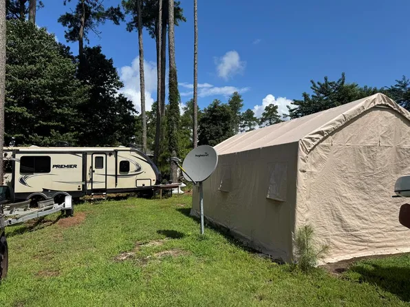 104 Periwinkle Dr, Horntown, VA 23395