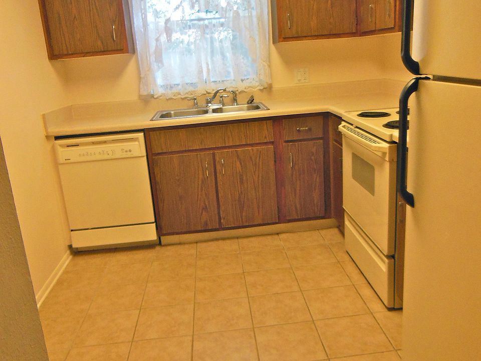 2nd image of 368 Windmeadows St