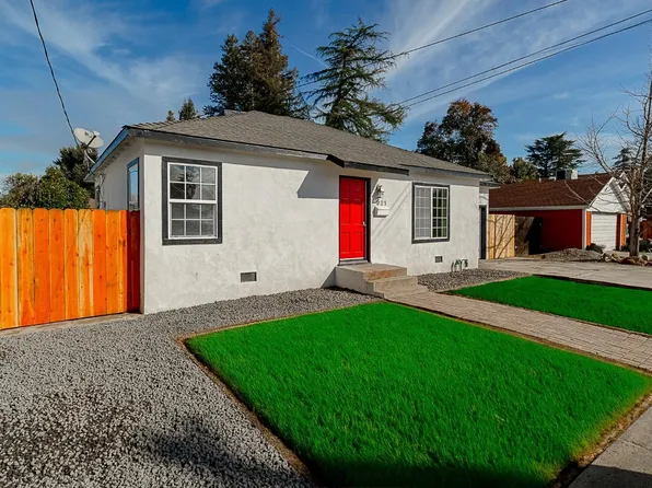 921 W 4th St, Ripon, CA 95366