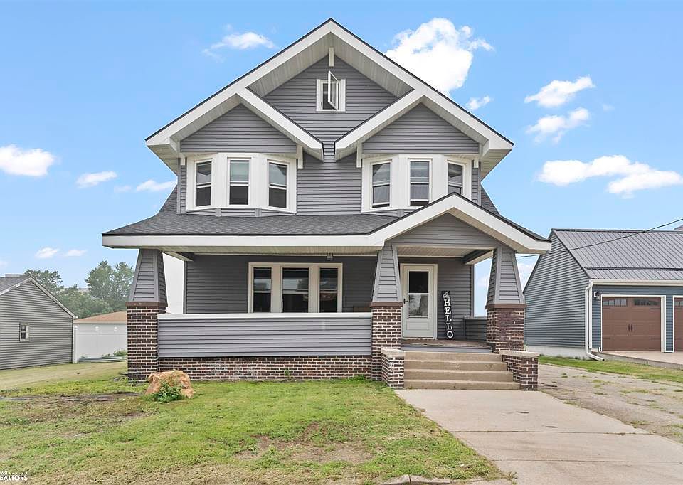 414 1st St, Newhall, IA 52315 MLS 6309176 Zillow