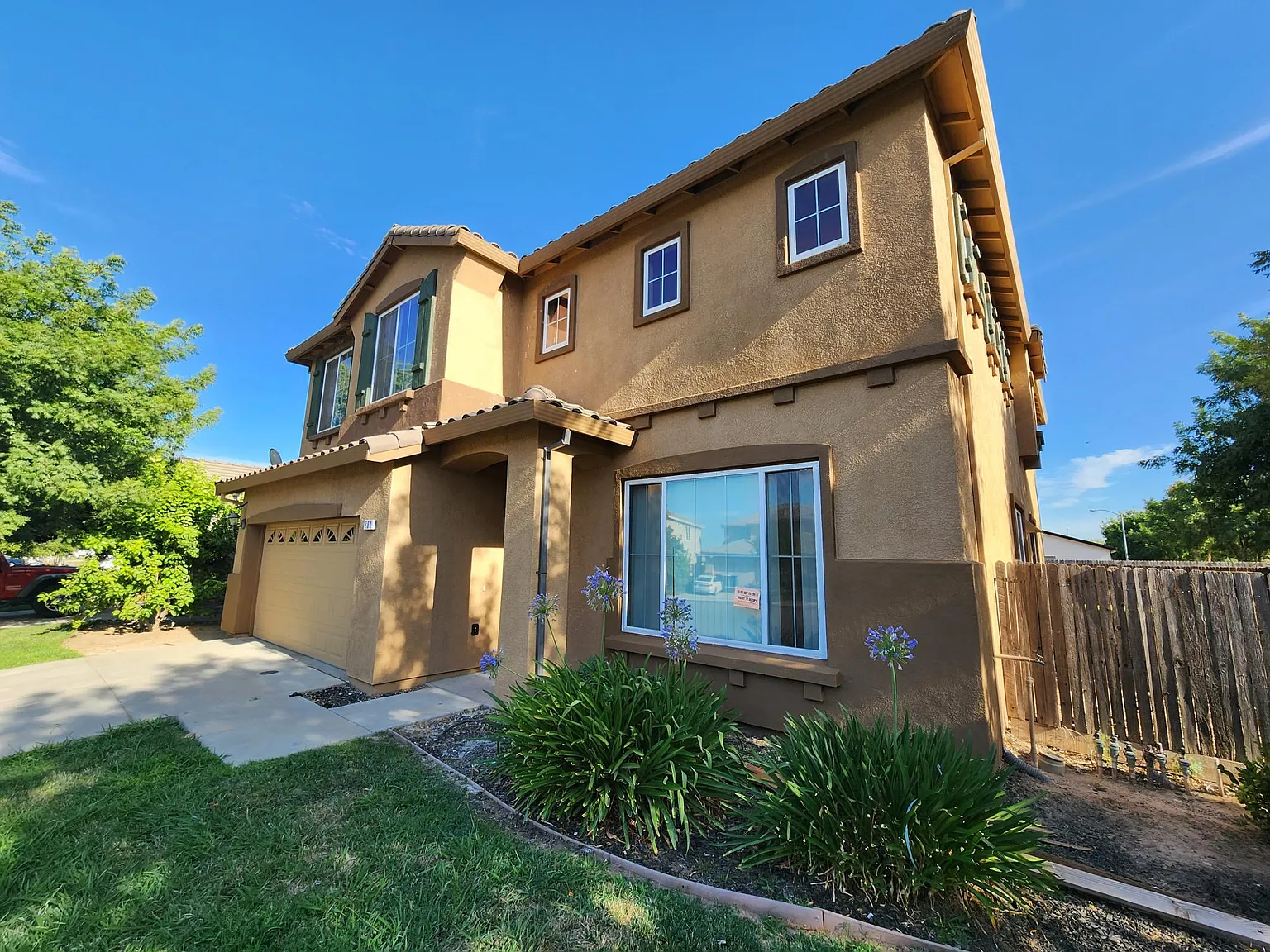 5 bed, 2834 sqft, $2,875 — Photo 2