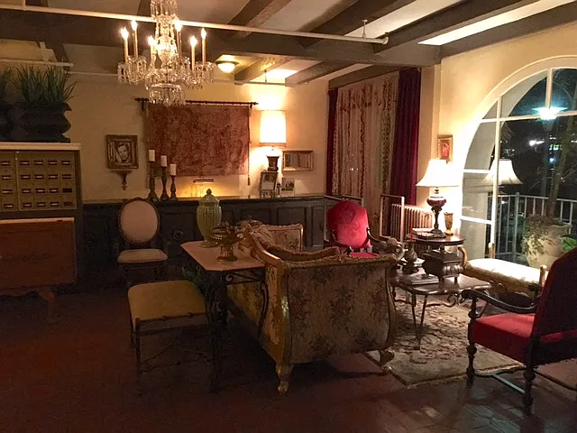 Chateau Alto Nido Apartments — Photo 15