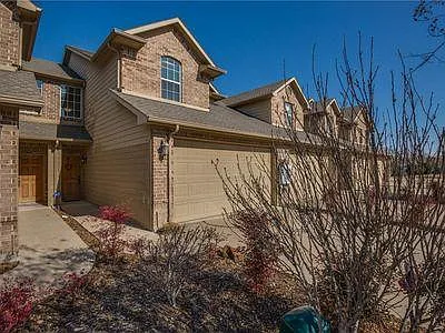 133 Barrington Ln — Photo 2