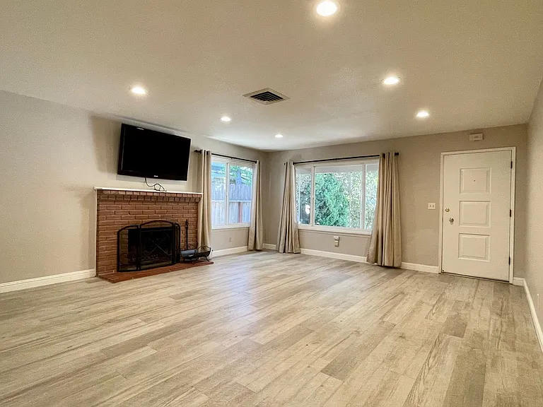2155 Santa Ynez Ave — Photo 2