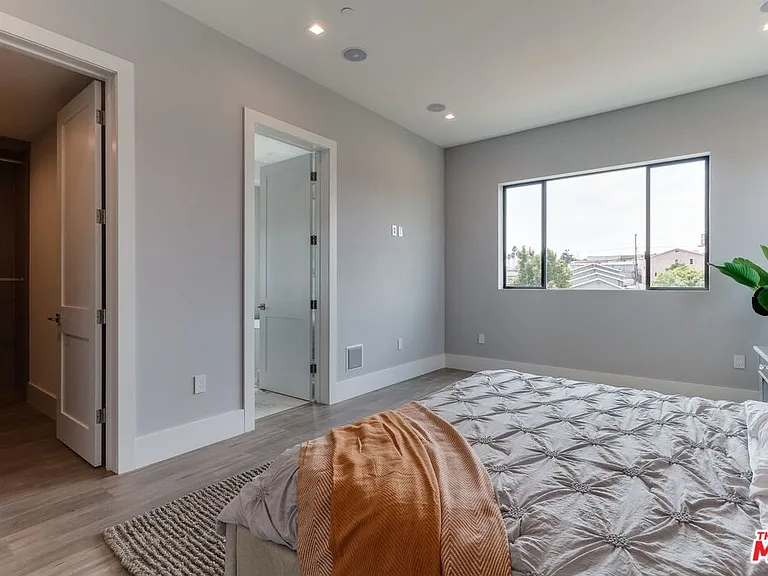 4830 1/2 W Pickford St — Photo 25