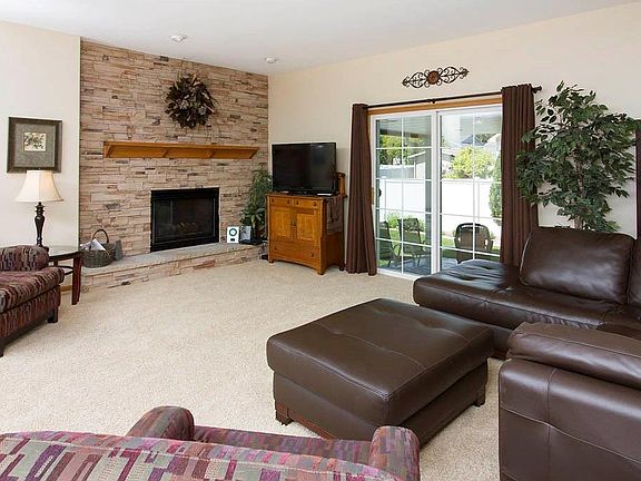 3rd image of 3939 Parkhill Dr