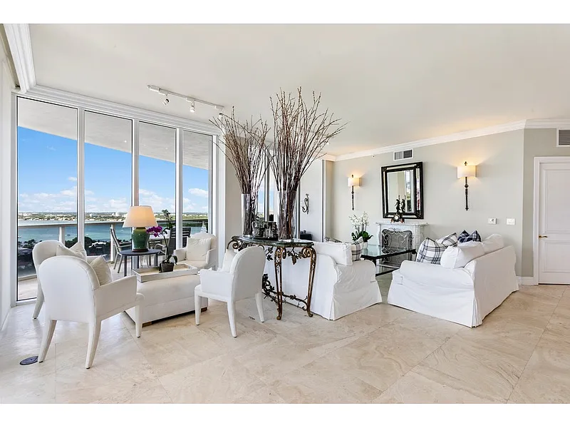 Building Photo - Collins Ave