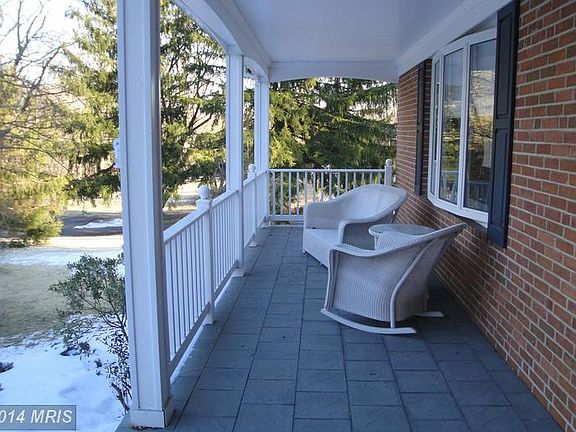 2nd image of 2031 Devere Ln