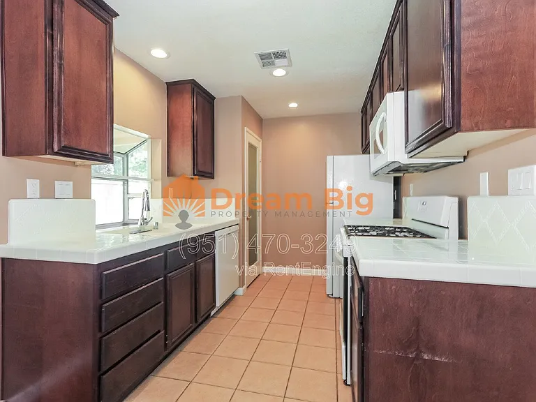 1493 Evergreen Ave — Photo 14