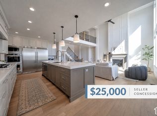 695 W Hidden Farm Dr, Farmington, UT 84025