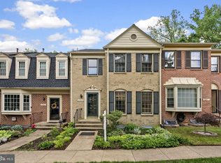 4849 Carriagepark Rd, Fairfax, VA 22032