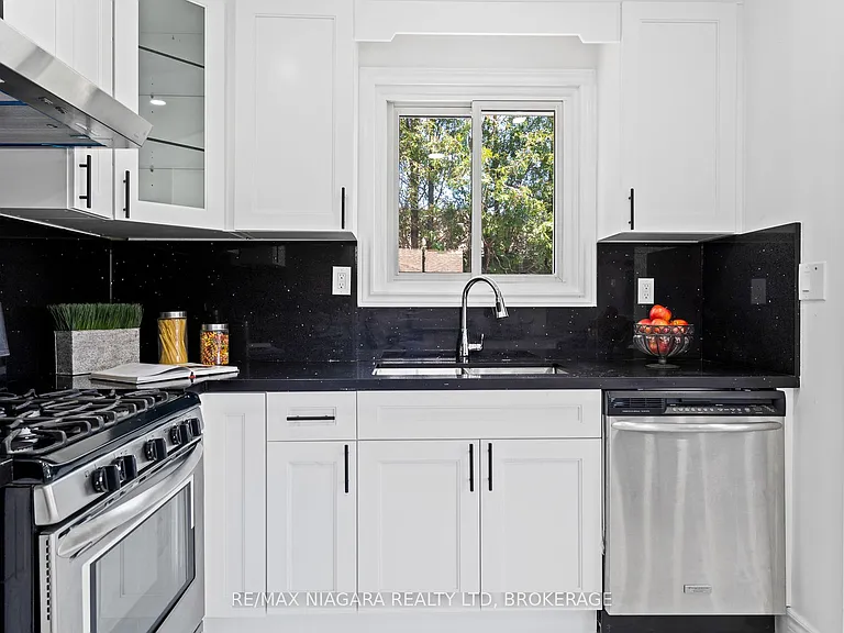 8235 Paddock Trail Dr #UPPER — Photo 12