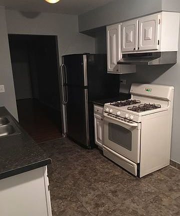 3rd image of 1061 Bristol Ct