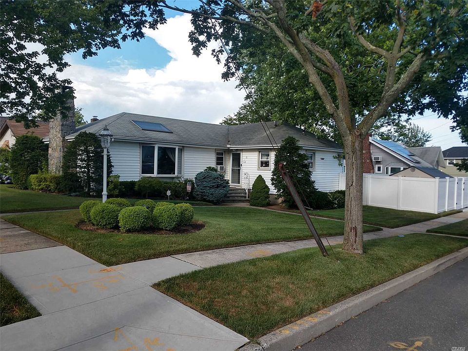 1st image of 70 Hewlett Point Ave