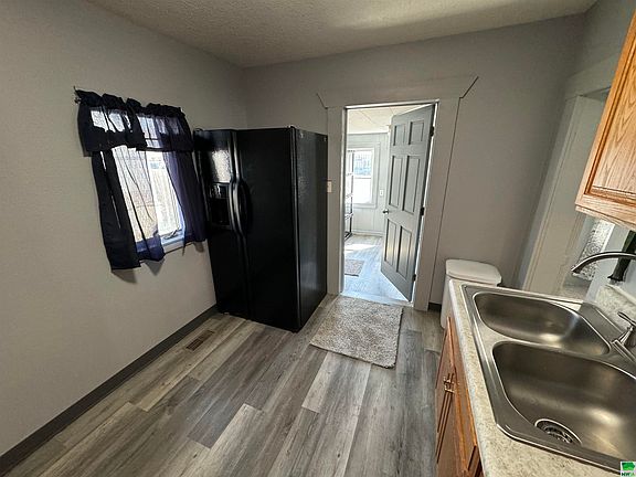 4th image of 617 Florence Ave