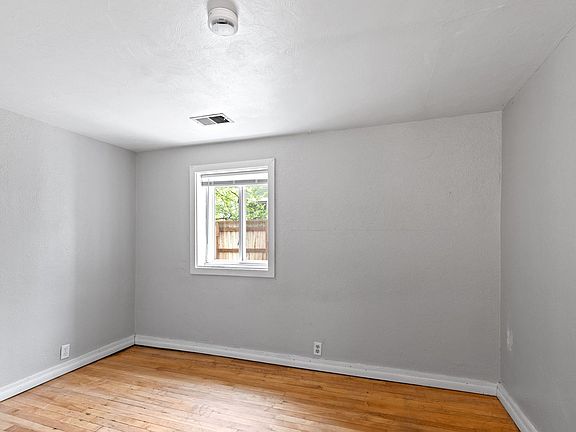 3rd image of 840 North St APT C