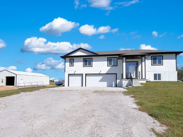 19916 Mayfield Cir, Pacific Junction, IA 51561