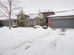 5252 Parkhurst Dr, Sheffield Village, OH 44054