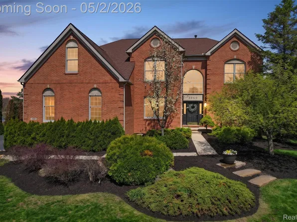 3060 Exeter Dr, Milford, MI 48380