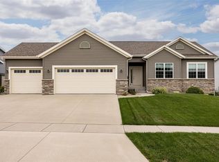 2321 Hallbrook St SW, Cedar Rapids, IA 52404