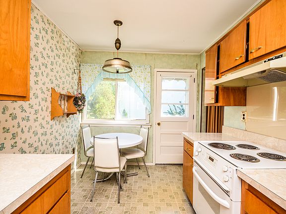 5th image of 486 Bellevue Ave