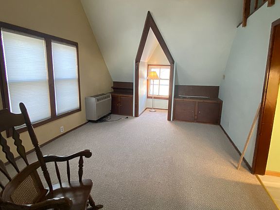 4th image of 2849 N Farwell Ave #A