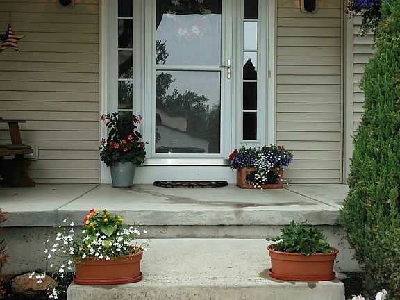 3rd image of 8 Buckhorn Ct