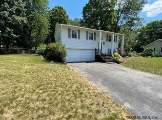 13 Tamarack Trl, Saratoga Springs, NY 12866