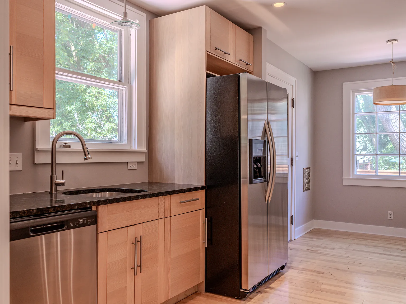 2 bed, 1086 sqft, $2,295 — Photo 2