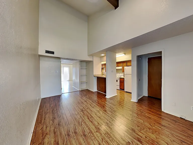 3413 W 5th St — Photo 3