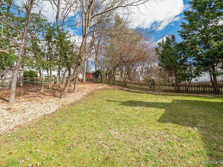 272 Yale Ct — Photo 45
