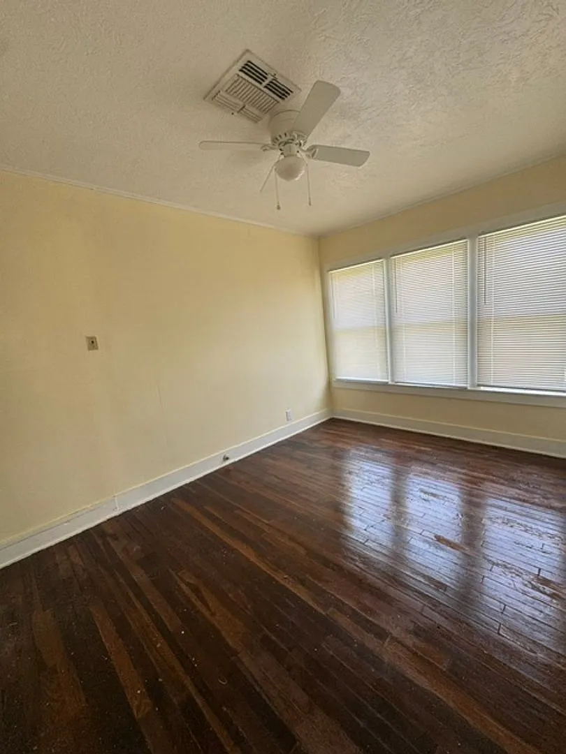 1/1 -Aransas Pass-1/2 off first months rent — Photo 2