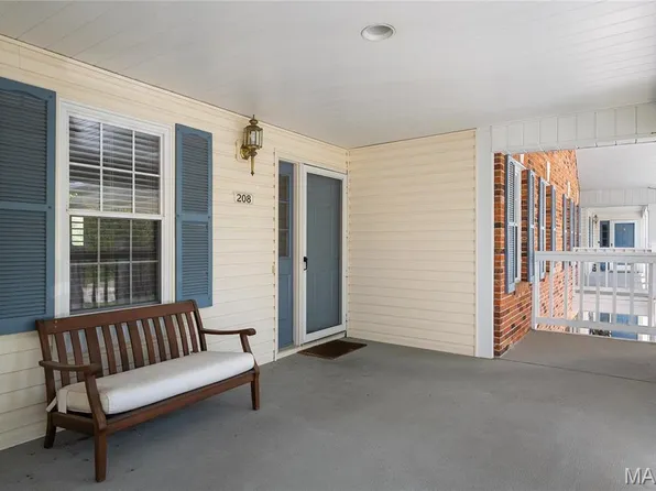 208 Waterside Dr, Grover, MO 63040