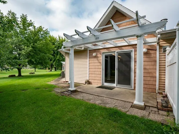 1401 3rd St SW APT 111, Waverly, IA 50677