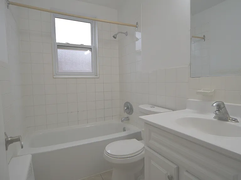 141 Borden Ave N — Photo 4