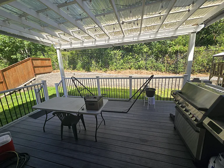 9424 N Alder St — Photo 11