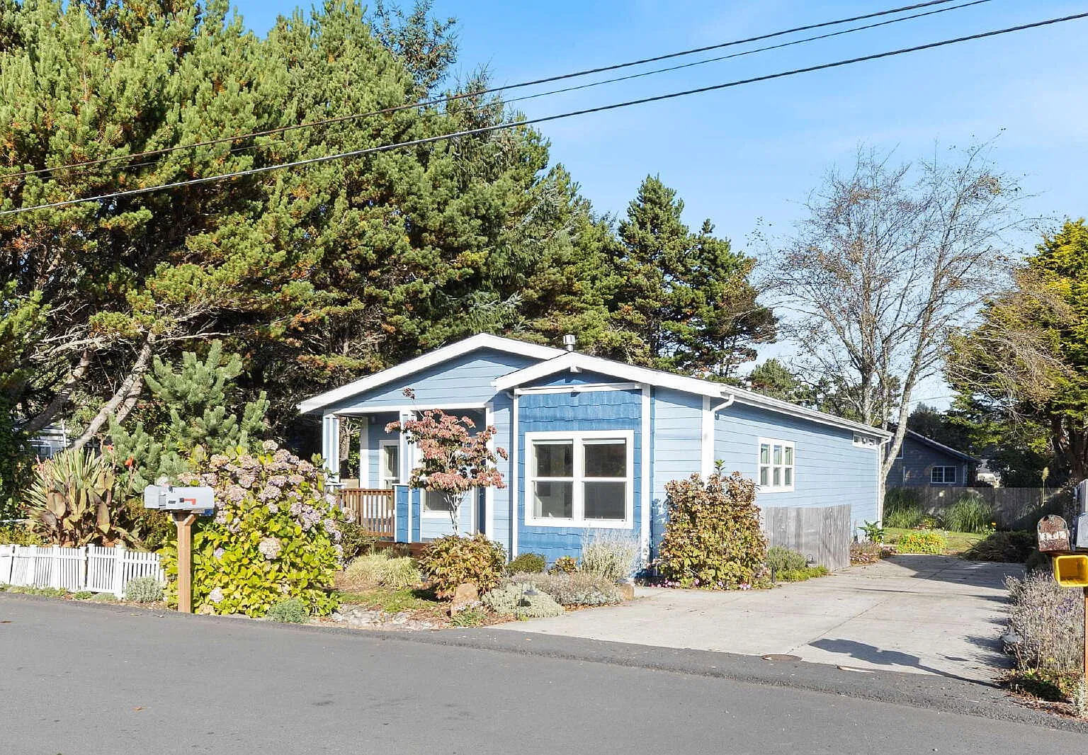 3 bed, 2.0 bath, $2,400 — Photo 1