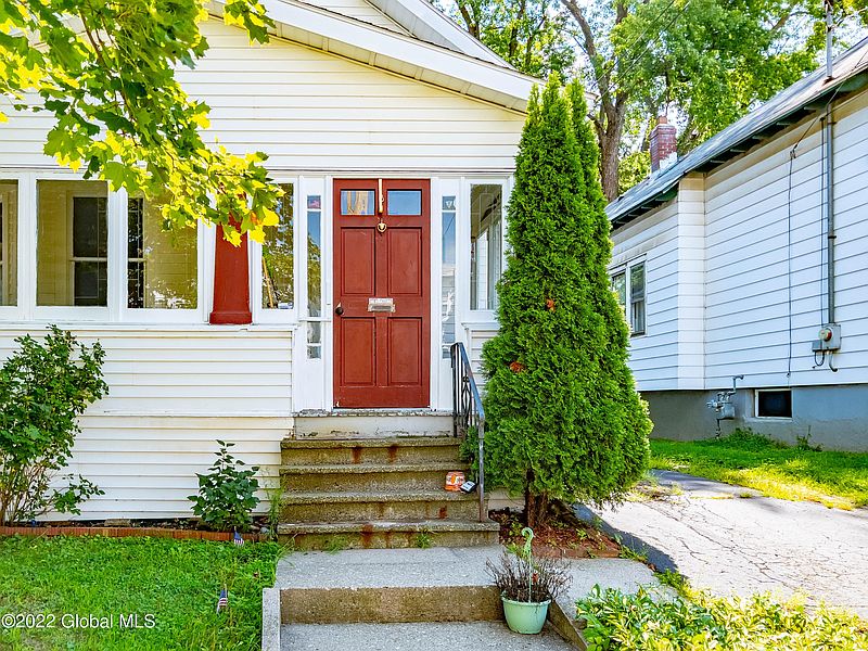 2nd image of 8 Lindbergh Avenue